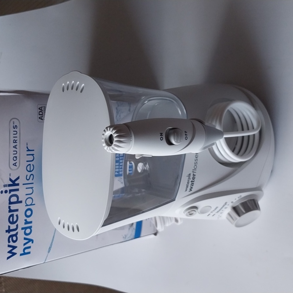 (New) Waterpik Dental Flosser 600 Series 10 Settings SEALED